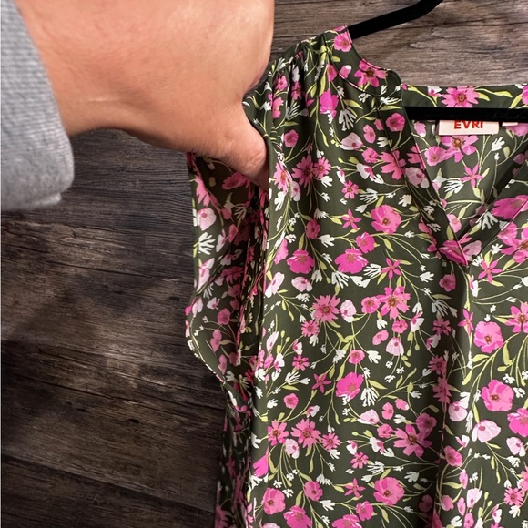 EVRI Flutter Sleeve Pink and Green Floral Blouse - Picture 3 of 6